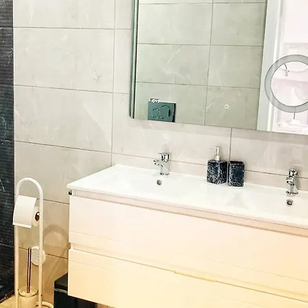 Vivenda Espacosa E Luminosa Quelfes