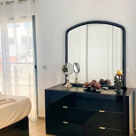 Vivenda Espacosa E Luminosa Quelfes