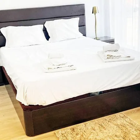 Vivenda Espacosa E Luminosa Quelfes