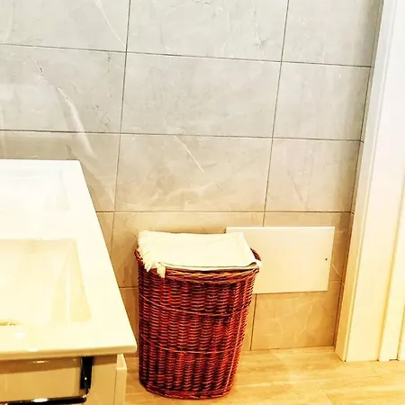 Vivenda Espacosa E Luminosa