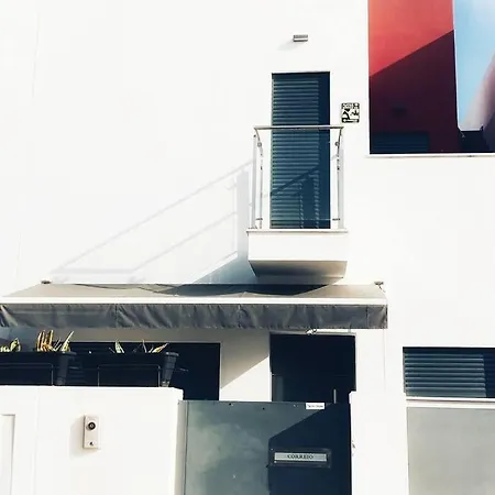 Vivenda Espacosa E Luminosa Quelfes