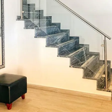 Vivenda Espacosa E Luminosa *