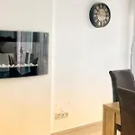 Vivenda Espacosa E Luminosa *